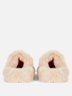 Flauschige Hausschuhe mit Doppelriemen