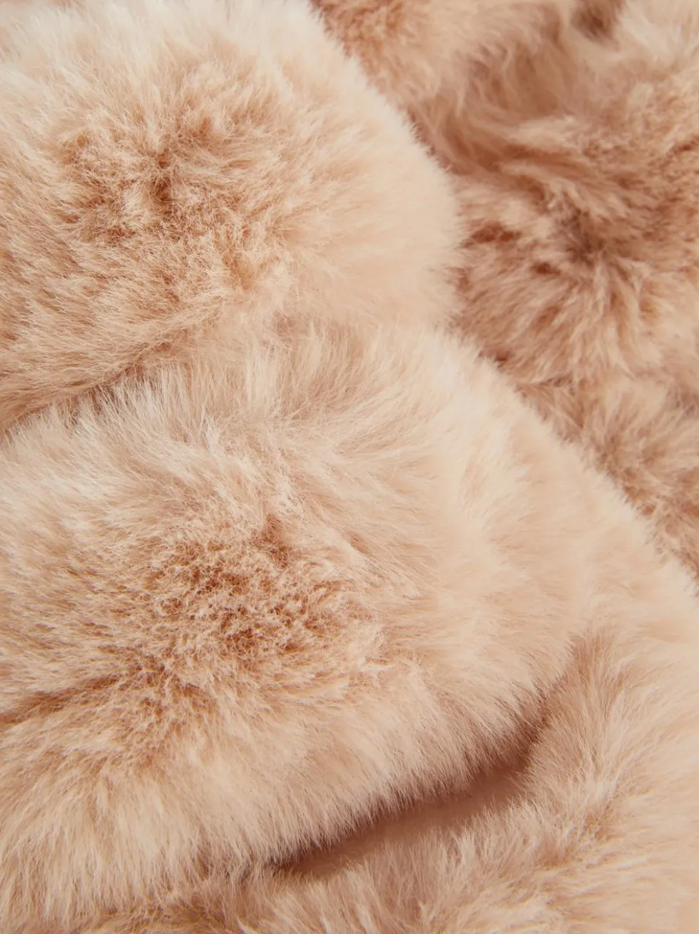 Flauschige Hausschuhe mit Doppelriemen