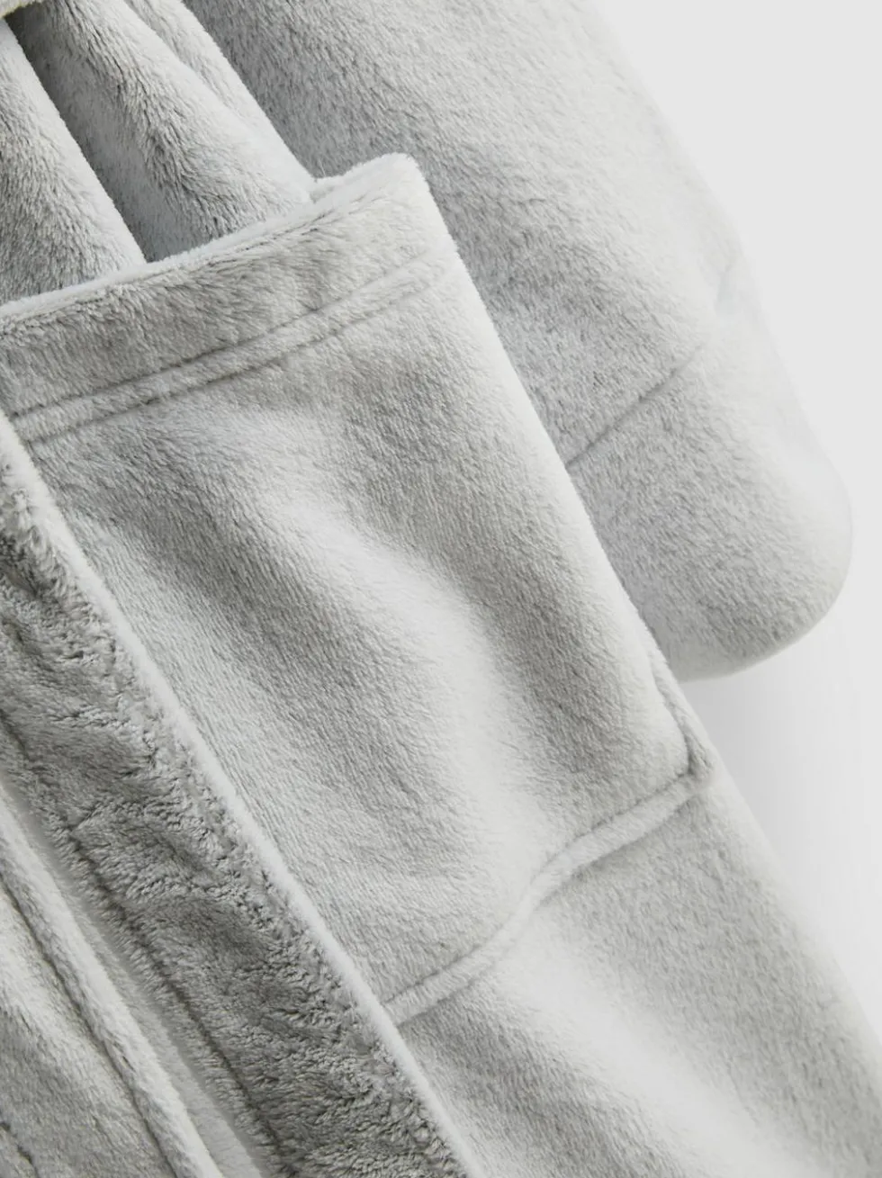 Flauschiger „Love To Lounge“ Midi-Bademantel