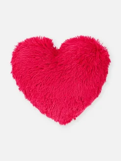 Flauschiges Kissen in Herzform