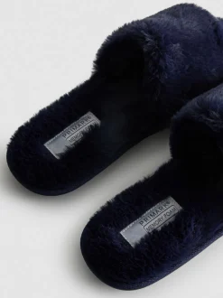 Flauschige Slipper mit überkreuzten Riemen