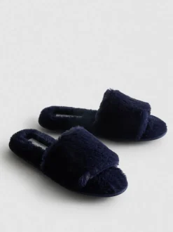 Flauschige Slipper mit überkreuzten Riemen