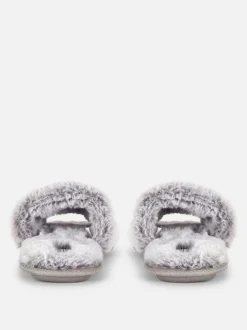 Flauschige Slipper mit überkreuzten Riemen