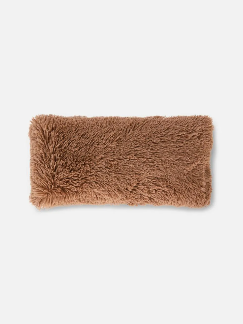 Flauschiges, längliches Kissen