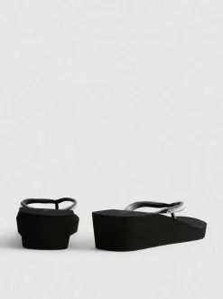 Flipflops mit Keilabsatz und Strasssteinen