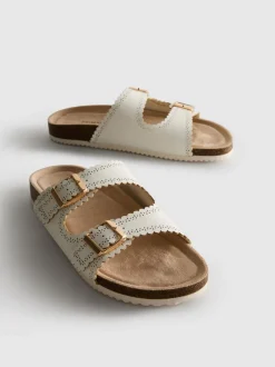 Fußbett-Sandalen mit Lasercut-Details