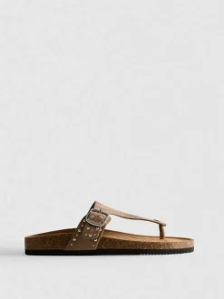 Fußbett-Sandalen mit T-Steg und Nieten