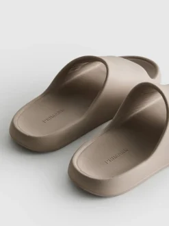 Geformte Badesandalen