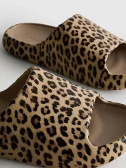 Geformte Badesandalen