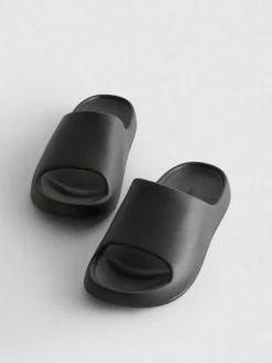 Geformte Badesandalen