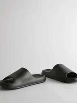 Geformte Badesandalen