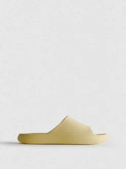 Geformte Badesandalen