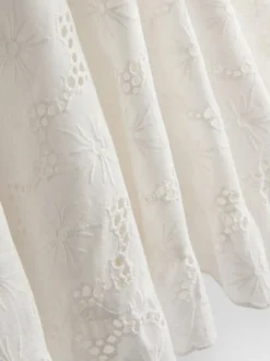 Gerafftes Baumwoll-Minikleid mit Lochstickerei