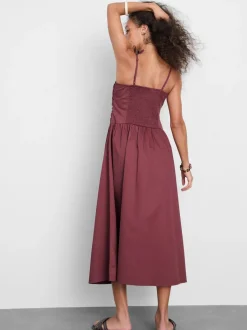 Gerafftes Midikleid mit Perlen