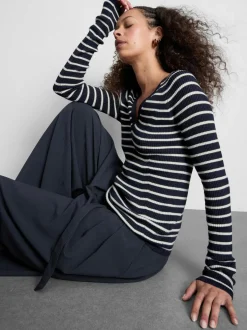 Gerippter Pullover mit V-Ausschnitt