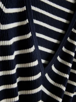 Gerippter Pullover mit V-Ausschnitt