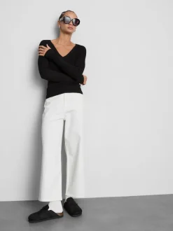 Gerippter Pullover mit V-Ausschnitt