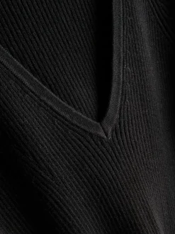 Gerippter Pullover mit V-Ausschnitt