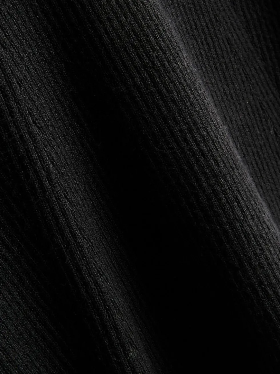 Gerippter Pullover mit V-Ausschnitt