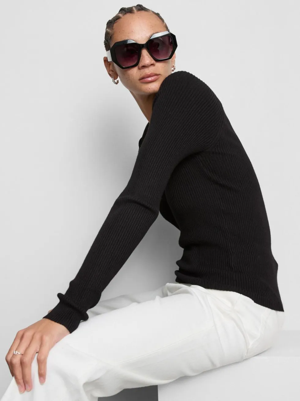 Gerippter Pullover mit V-Ausschnitt