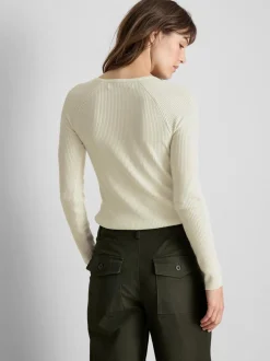 Gerippter Pullover mit V-Ausschnitt