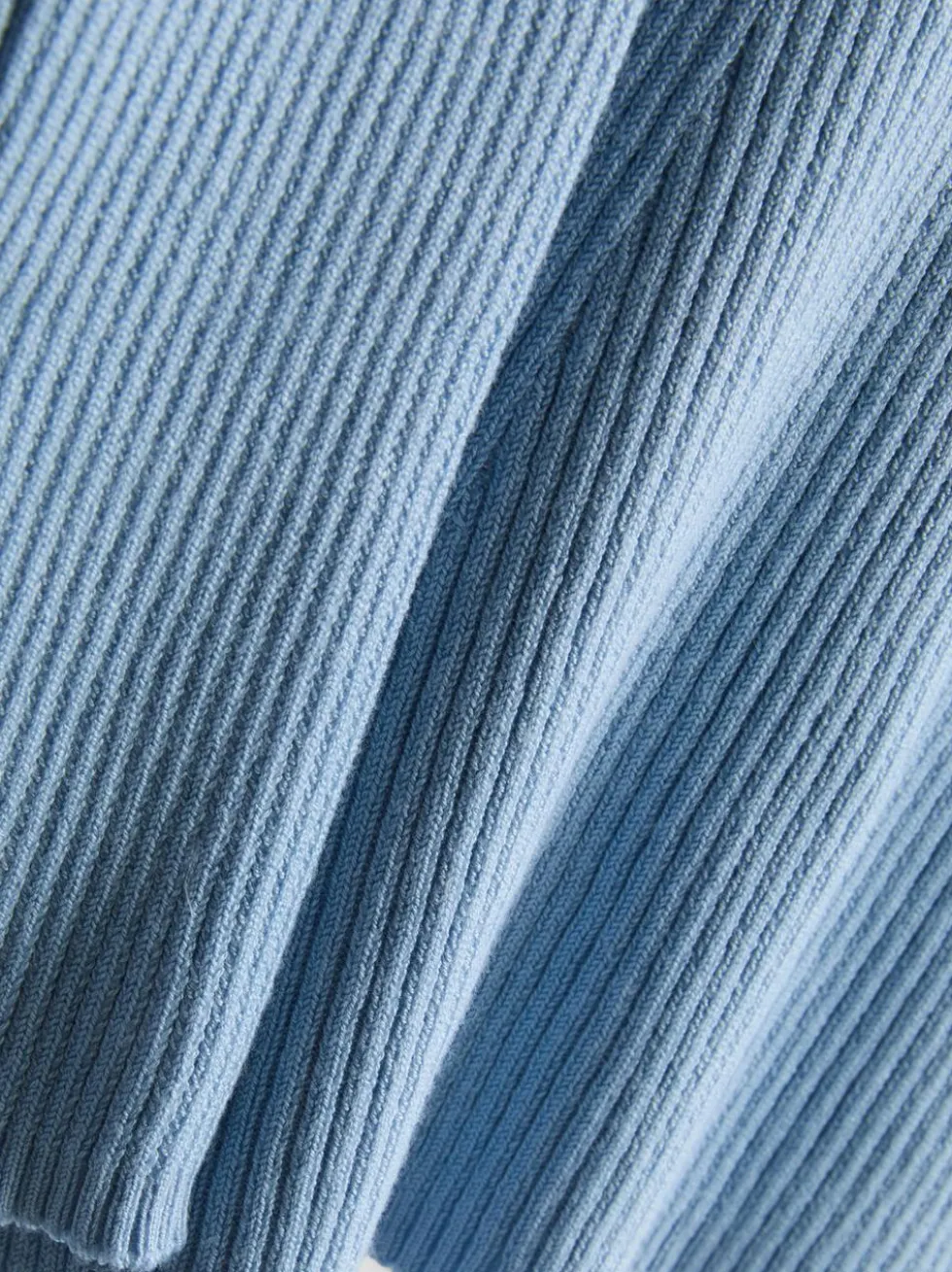 Gerippter Pullover mit V-Ausschnitt