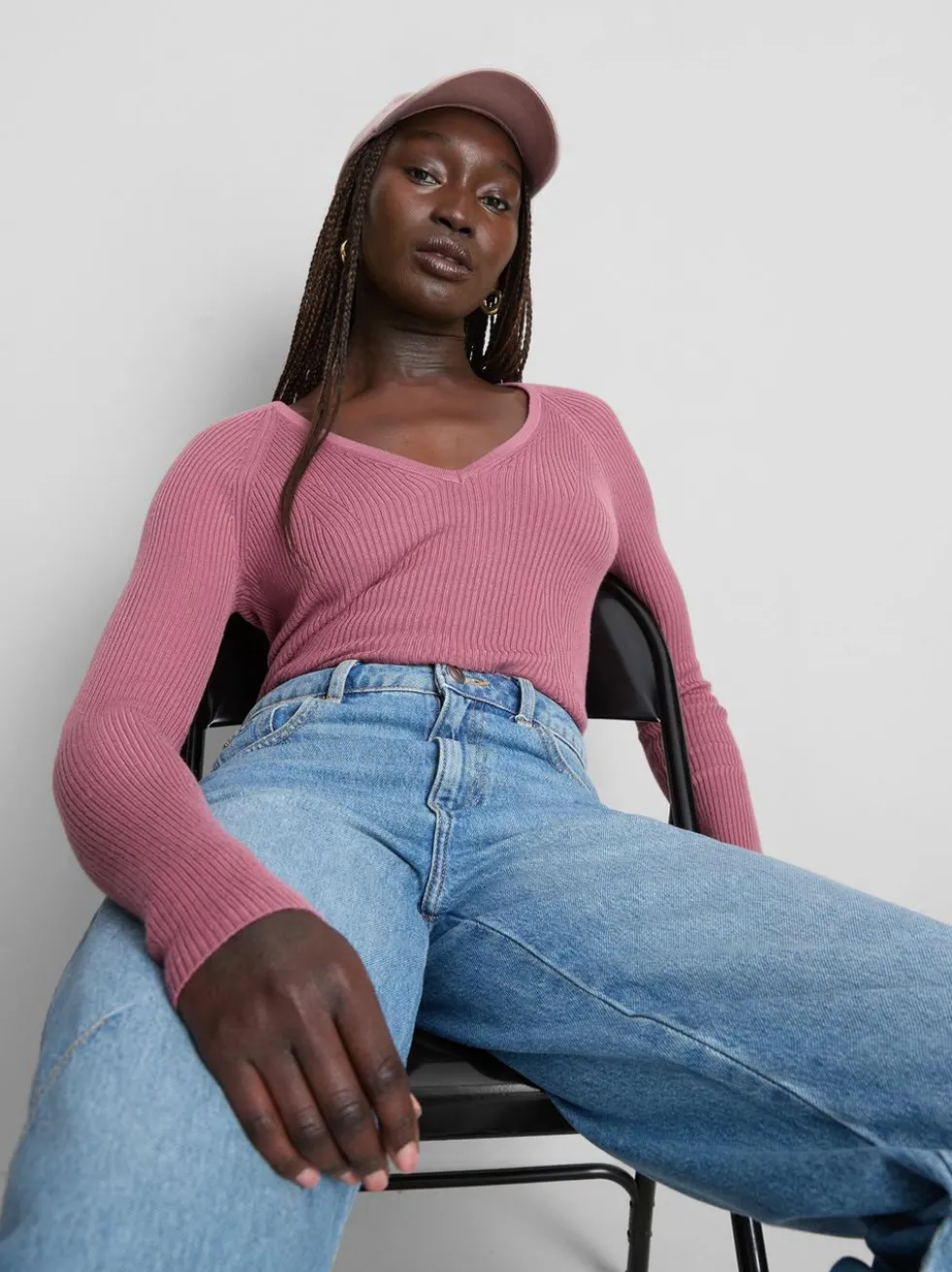 Gerippter Pullover mit V-Ausschnitt