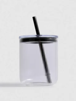 Gerippter Reisebecher aus Glas