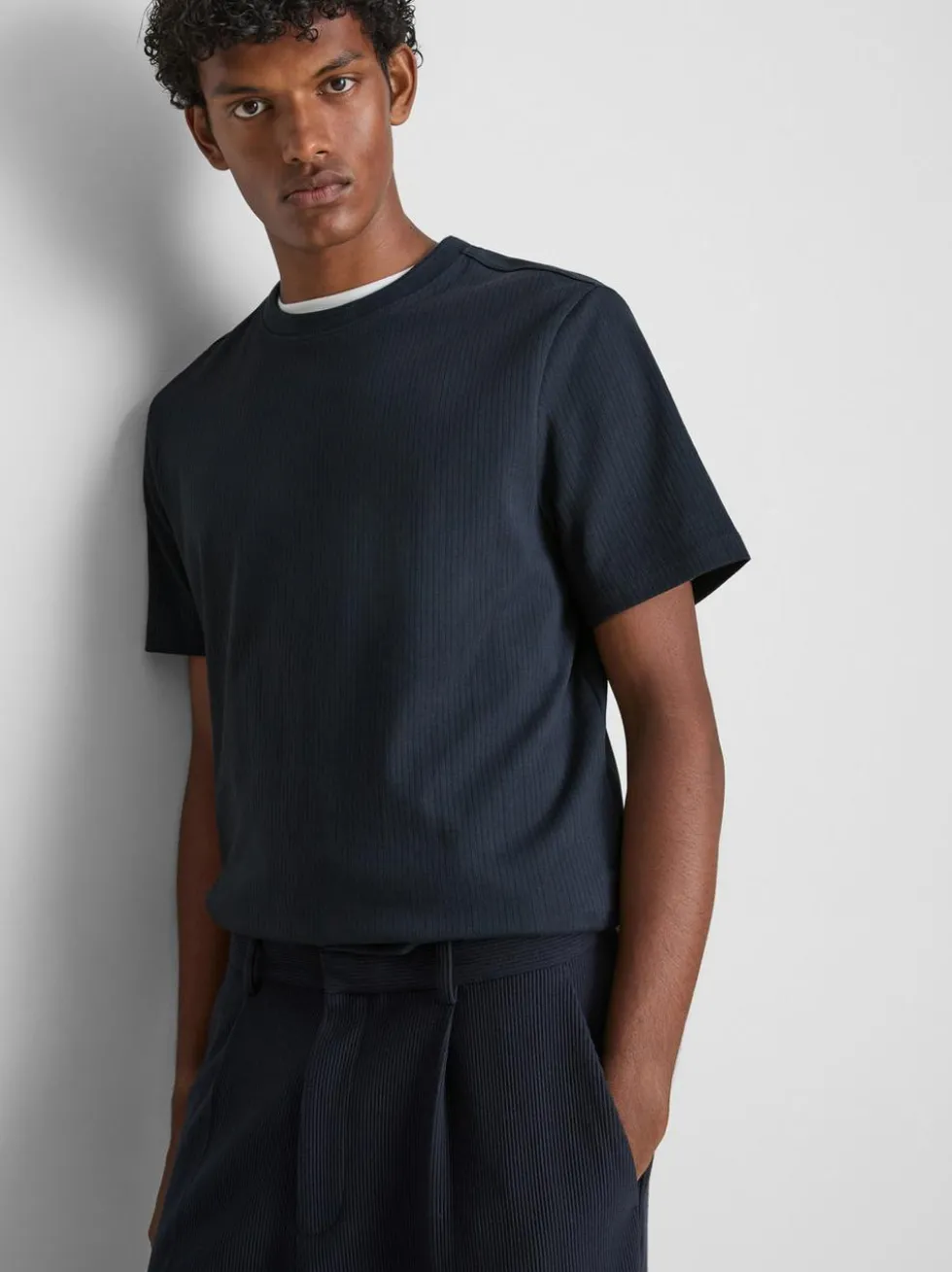 Geripptes „The Edit“ T-Shirt mit Rundhalsausschnitt