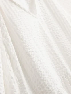 Gesmoktes Midikleid aus Baumwoll-Seersucker