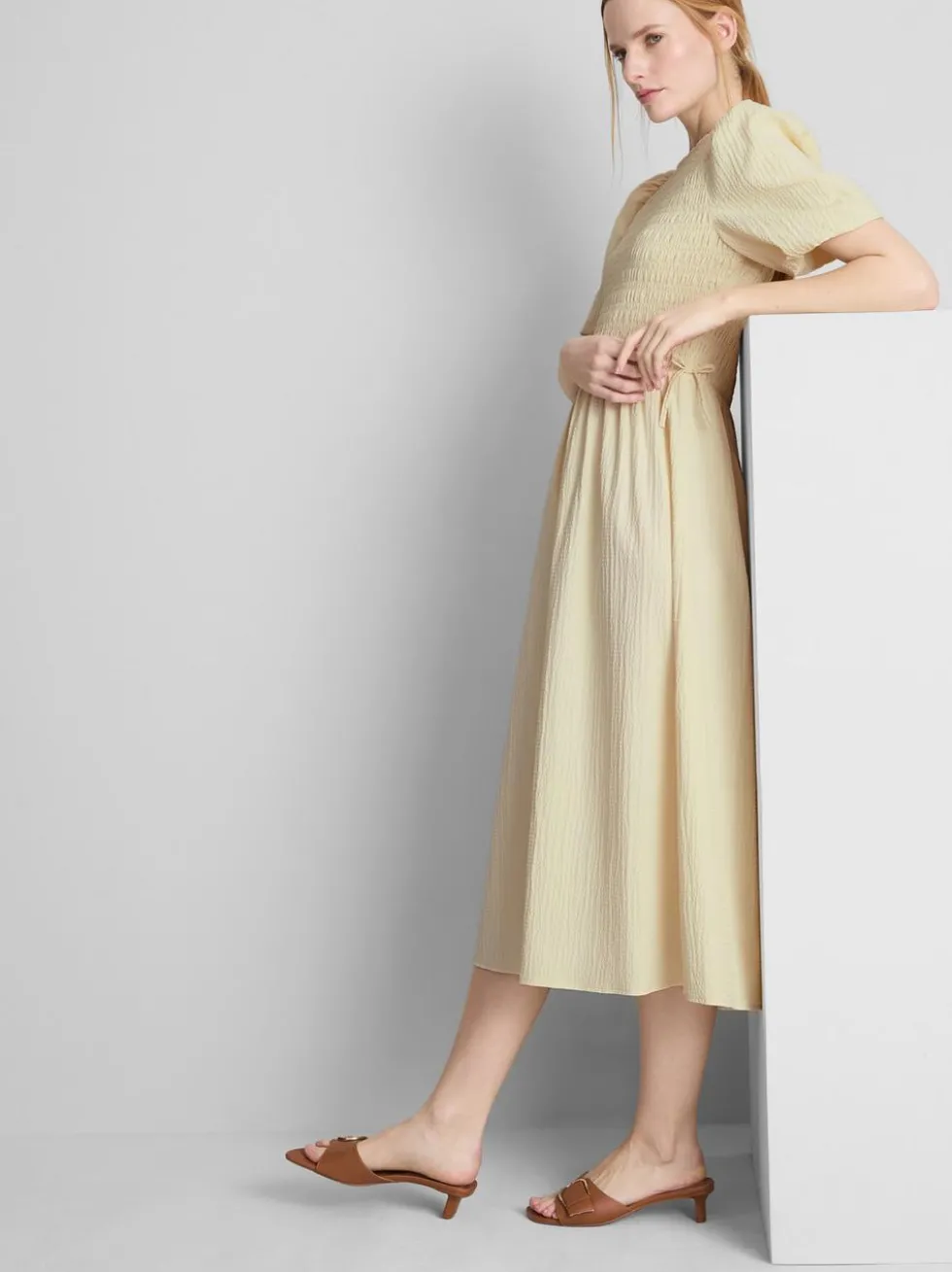 Gesmoktes Midikleid aus Seersucker