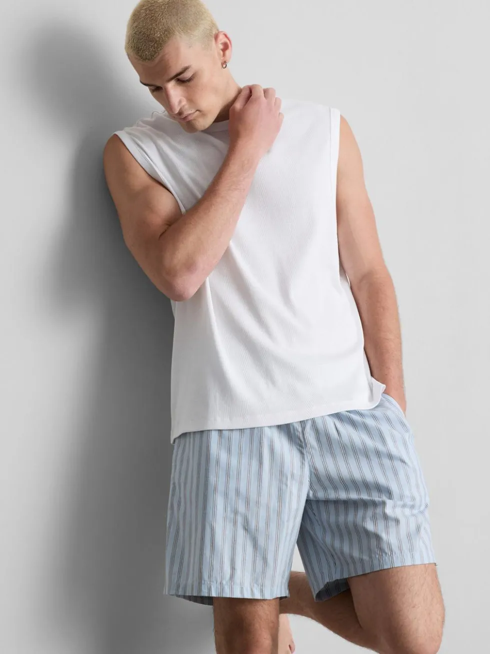Gestreifter Schlafanzug mit Shorts