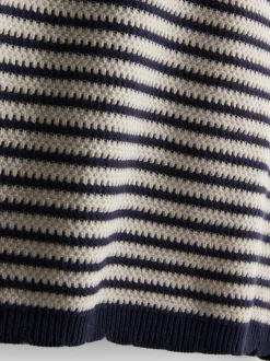 Gestreiftes Strickkleid mit Neckholder