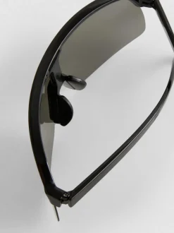Gewölbte Sonnenbrille mit durchgehender Blende