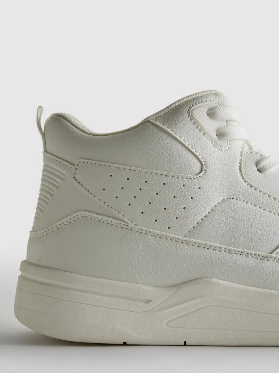 High-Top-Sneaker