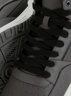 High-Top-Sneaker mit Einsätzen