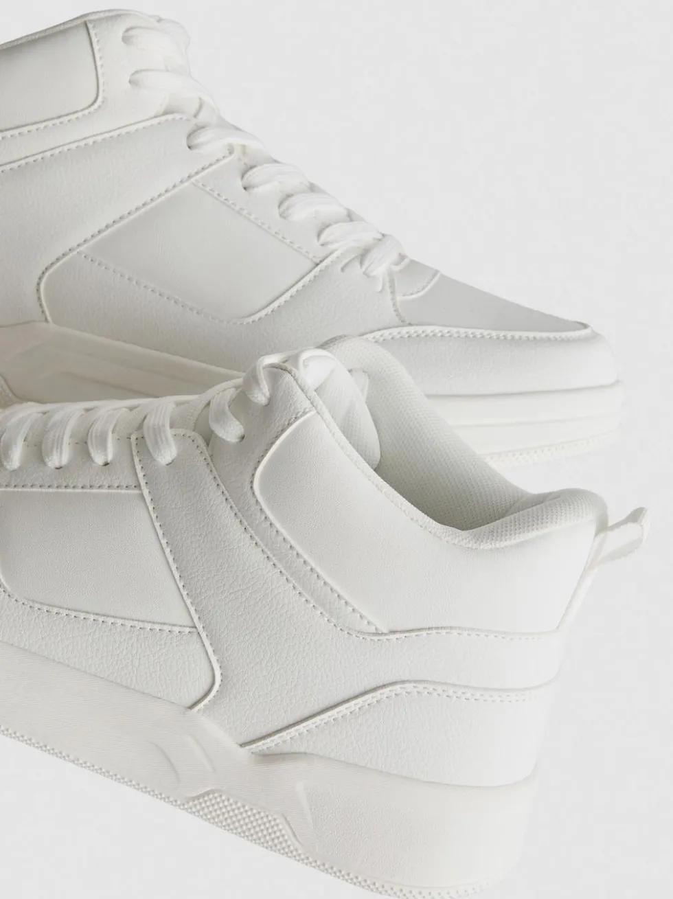 High-Top-Sneaker mit Schnürsenkeln