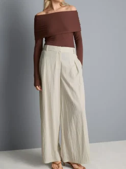 Hose mit weitem Bein und Bundfalten in Knitteroptik