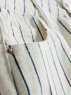 Jeansshorts mit mittlerer Leibhöhe und umgeschlagenem Saum