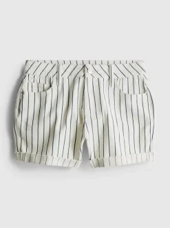 Jeansshorts mit mittlerer Leibhöhe und umgeschlagenem Saum