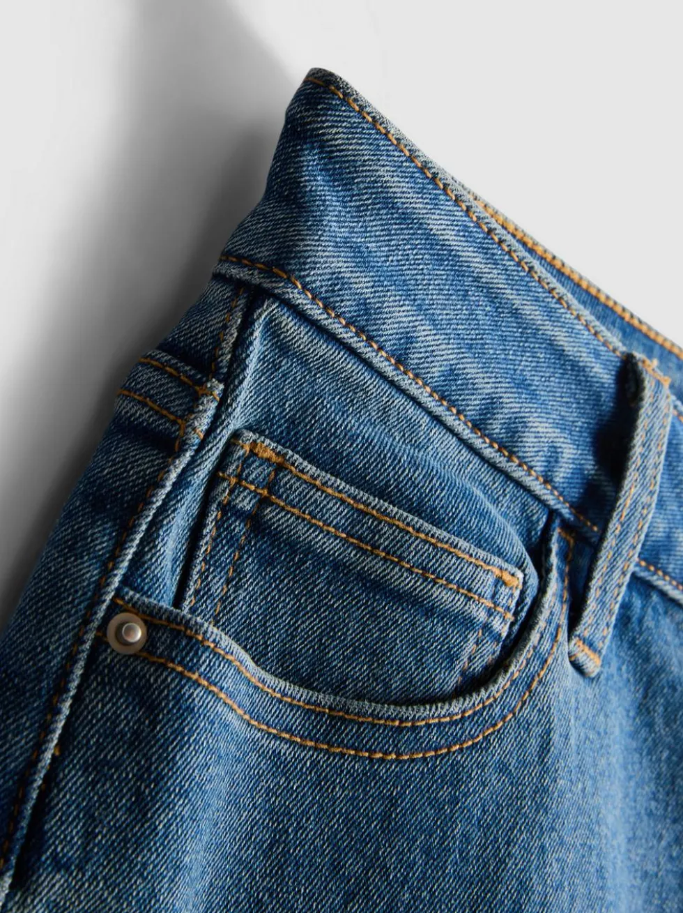 Jeansshorts mit mittlerer Leibhöhe und umgeschlagenem Saum