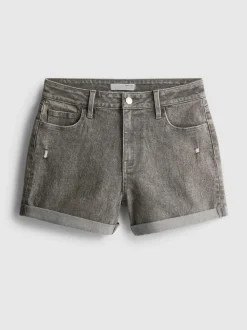 Jeansshorts mit mittlerer Leibhöhe und umgeschlagenem Saum