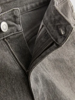 Jeansshorts mit mittlerer Leibhöhe und umgeschlagenem Saum