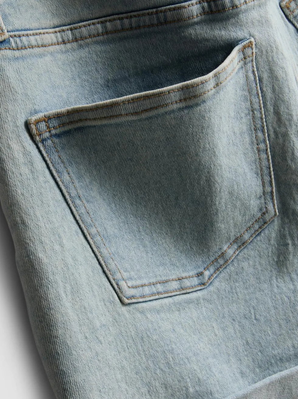 Jeansshorts mit mittlerer Leibhöhe und umgeschlagenem Saum