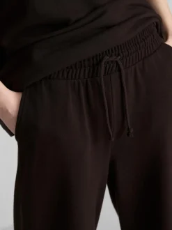 Jogginghose mit weitem Bein und hohem Baumwollanteil