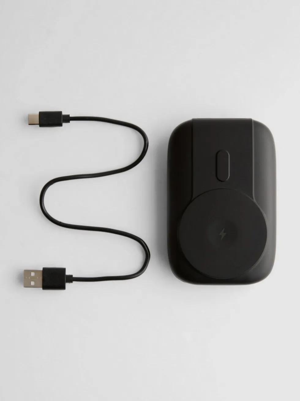 Kabellose Powerbank mit integrierten Ladekabeln, 10 000 mAh