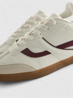 Klassische „By Coleen“ Low-Top-Sneaker mit Gummisohle