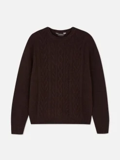 Klassischer Strickpullover mit Zopfmuster