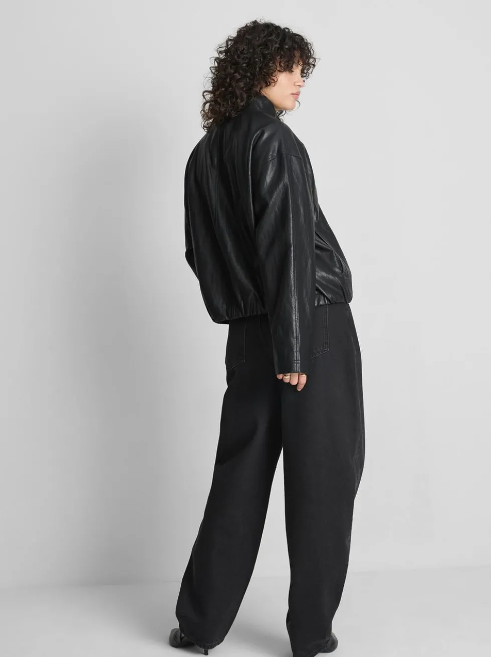 Kunstlederjacke mit Trichterkragen