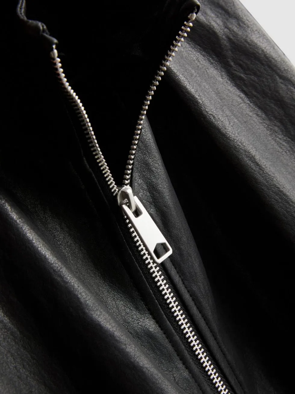 Kunstlederjacke mit Trichterkragen